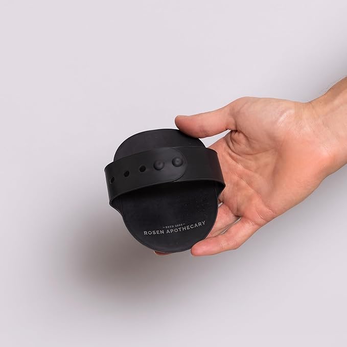 6-in-1 Moisturizing Dog Shampoo with Brush, Made with Naturally Derived Ingredients to Cleanse, Soothe, Deodorize, and Soften The Skin and Coat 480ml