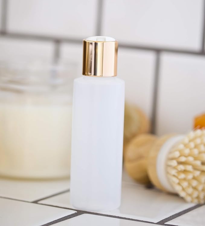 JUVITUS 4 oz / 120 ml Clear Natural Refillable Plastic Squeeze Bottle Dispenser with Gold Disc Cap (12 pack)