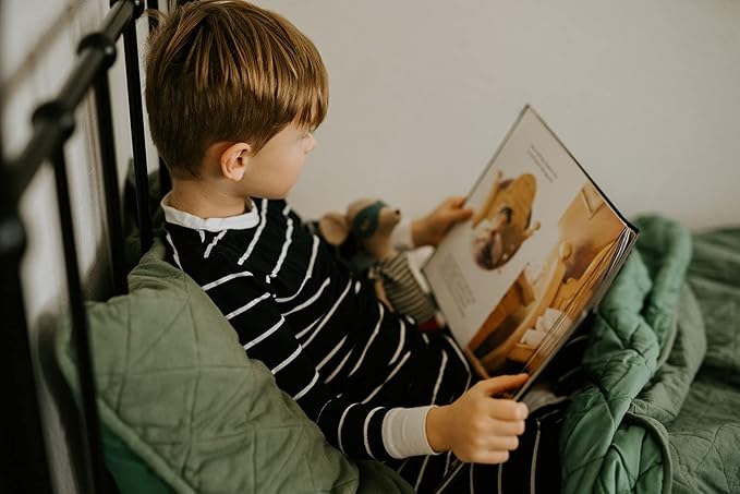 Monsters Be Gone Body and Linen Spray Sweet Dreams Odor Neutralizer Natural Non-Toxic Child Confidence Builder Room Freshener (Sweet Dreams)